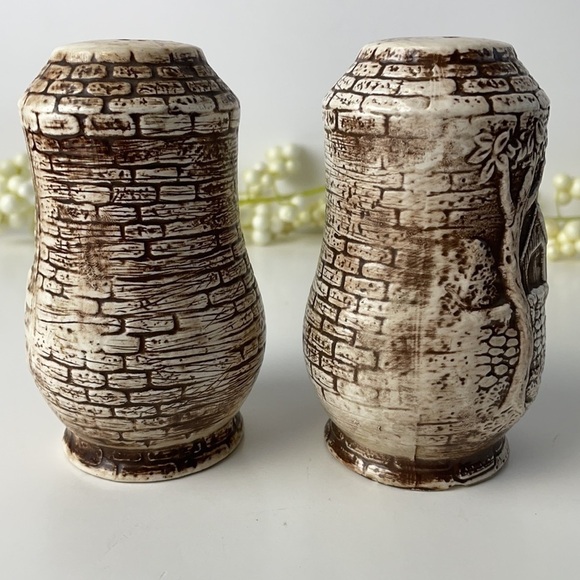 Vintage Country Charm Large Salt and Pepper Shakers - Picture 6 of 14